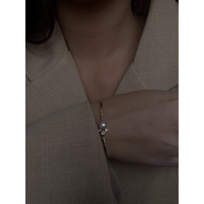 Gold bracelet with pearl and diamond 17.5 cm 14 karat