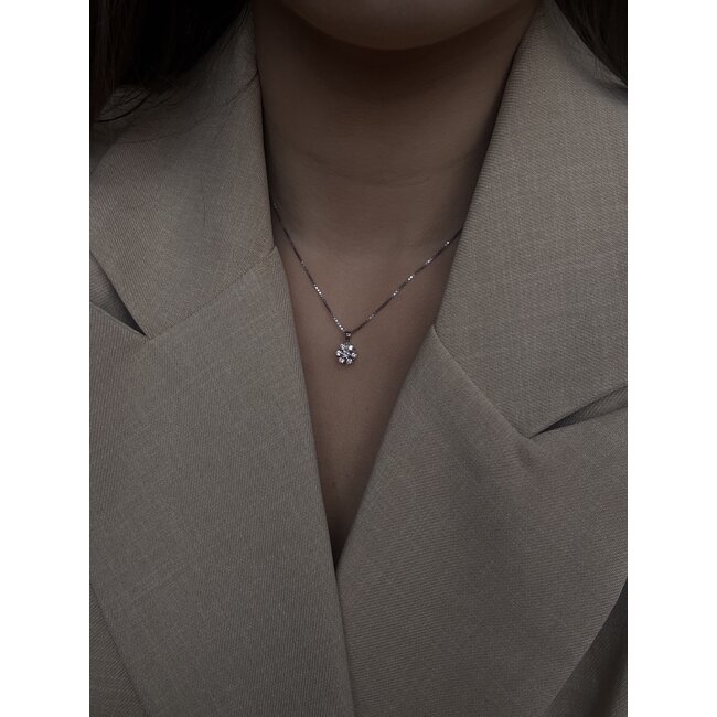 Witgouden entourage hanger met diamant 14 karaat