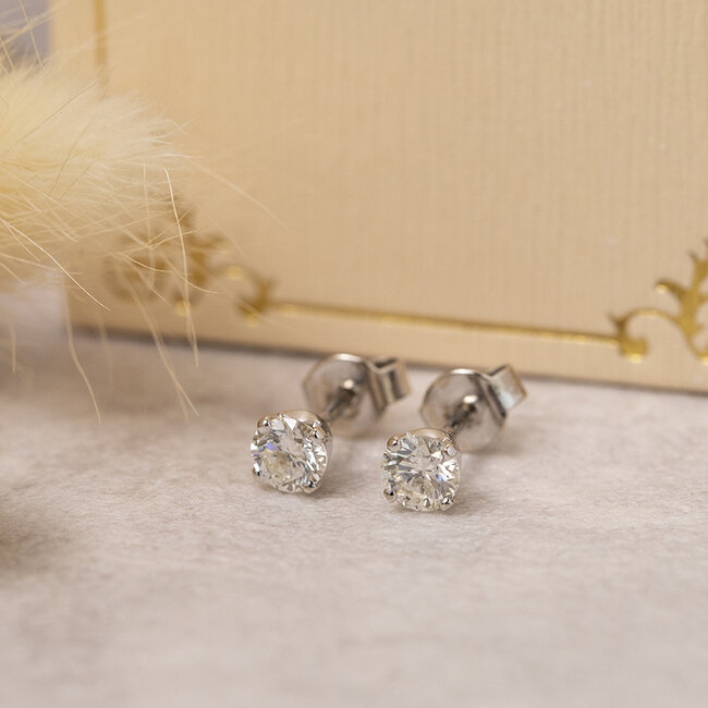 Weißgoldene Solitär-Ohrstecker mit Diamant 14 Karat