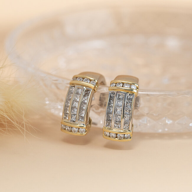 Goldene Ohrringe mit Diamant 18 Karat