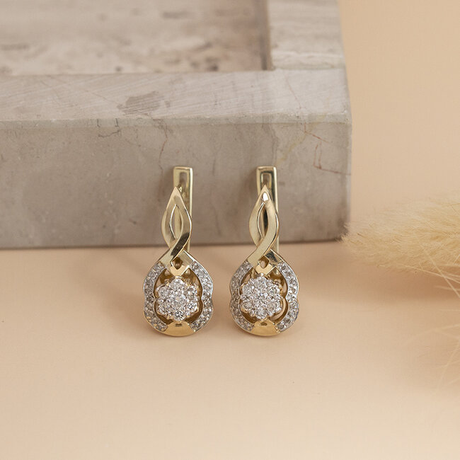 Gouden oorsieraden met diamant 14 karaat