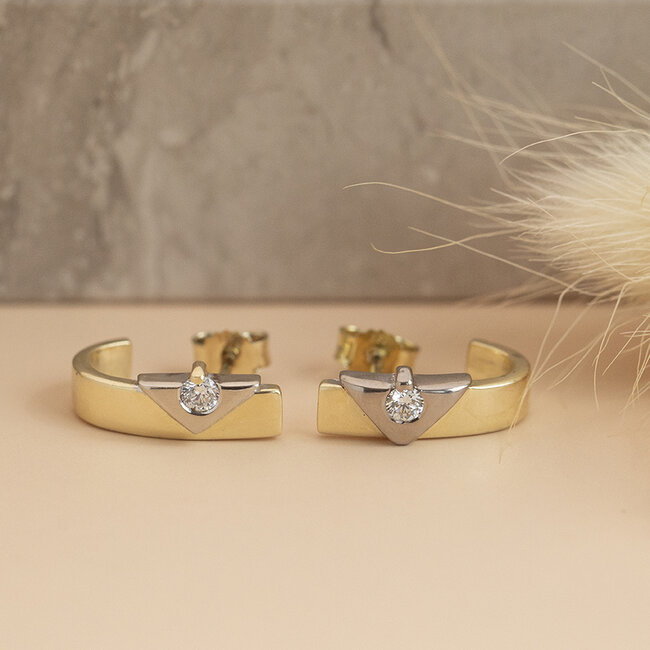 Goldene Ohrstecker mit Diamant 14 Karat