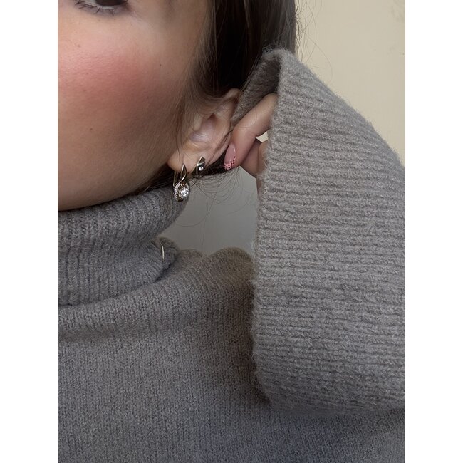 Gold stud earrings with diamond 14 karat