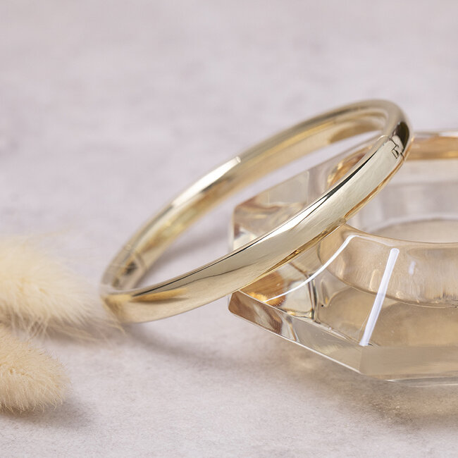 Goldener glatter Armreif 14 Karat