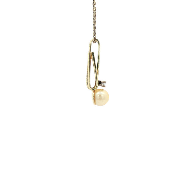 Gold pendant with pearl and diamond 14 karat