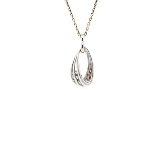 White gold pendant zirconia
