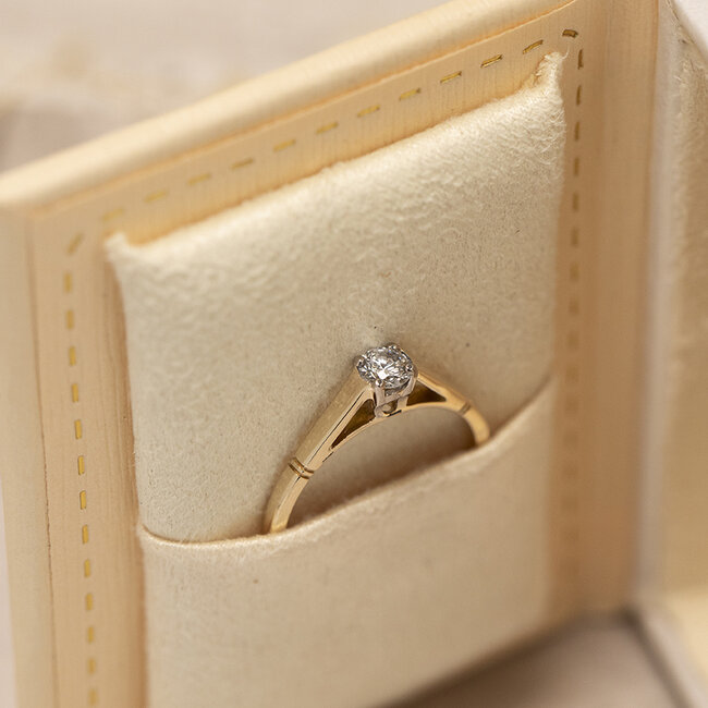 Gouden solitair ring met diamant 14 karaat