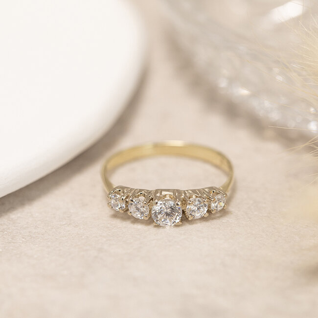 Goldener Ring mit Zirkonia 14 Karat