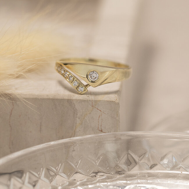 Gold ring with diamond 14 karat