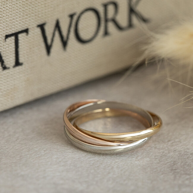 Dreifarbiger goldener Trinity-Ring 18 Karat
