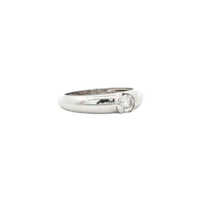 Weißgoldener Ring mit Diamant 18 Karat