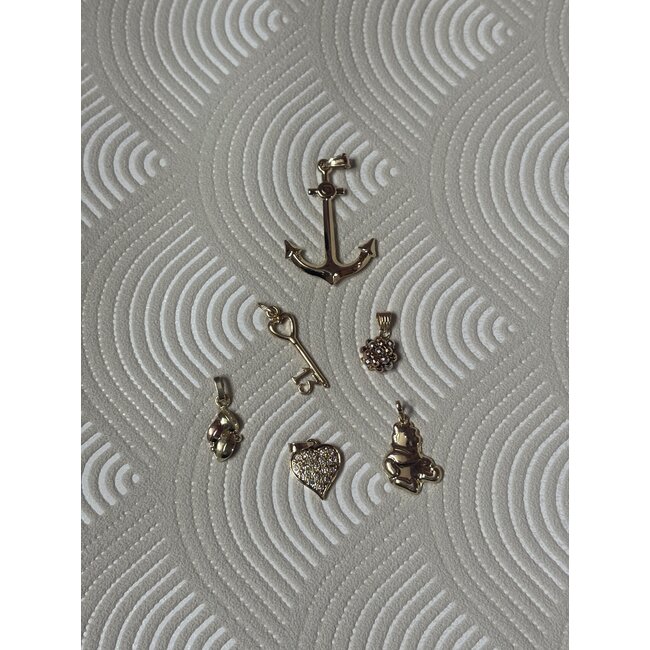 Gold pendant winnie the pooh 14 karat