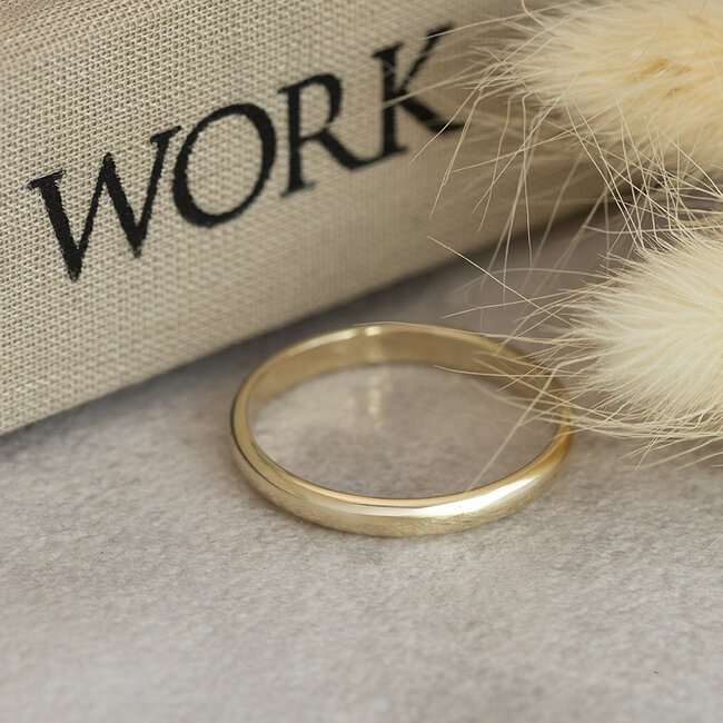 Glatter goldener Ring 14 Karat