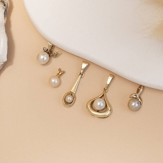 Gouden hanger met parel en diamant 14