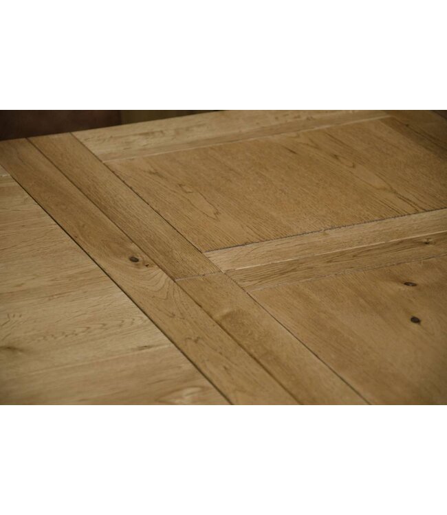 Homestyle GB Deluxe Oak Small Butterfly Extending Dining Table