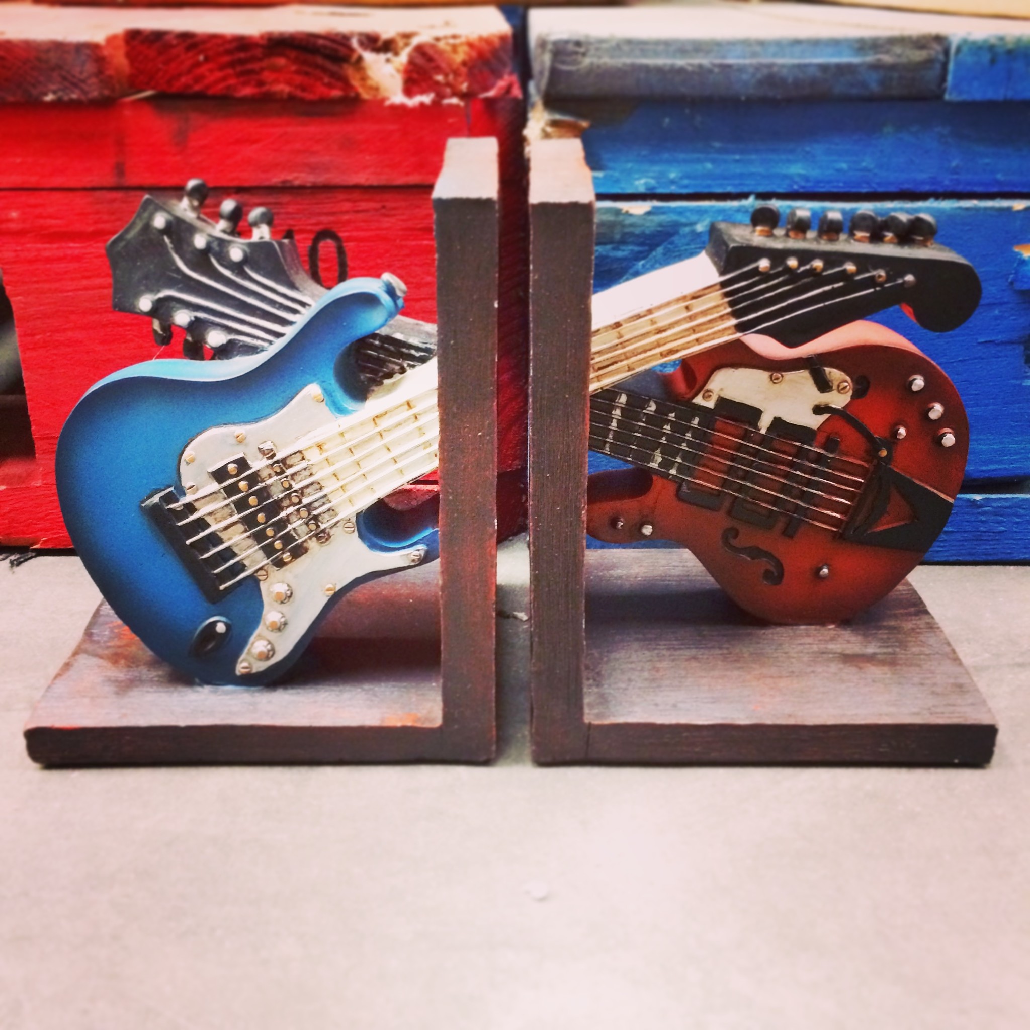 Guitar Bookends Freitaslaf Net LTD Freitaslaf Net LTD