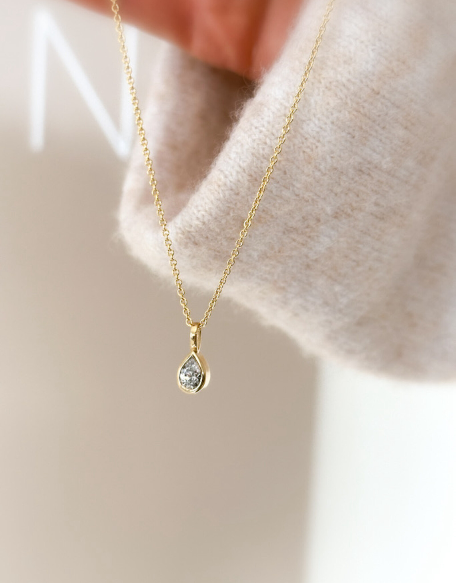 Atelier Maison The Tear halsketting met as