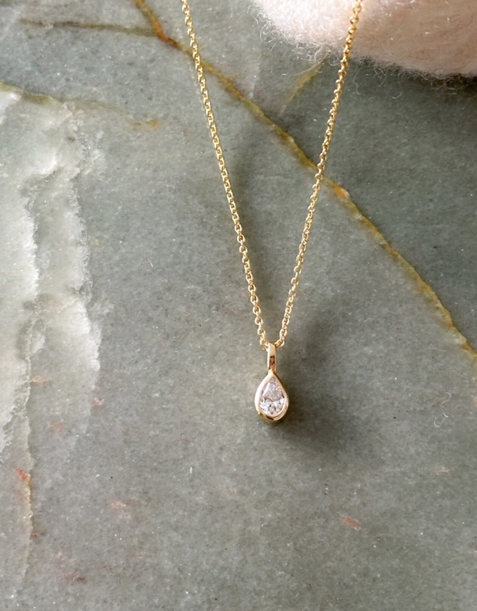 Atelier Maison The Tear halsketting met as