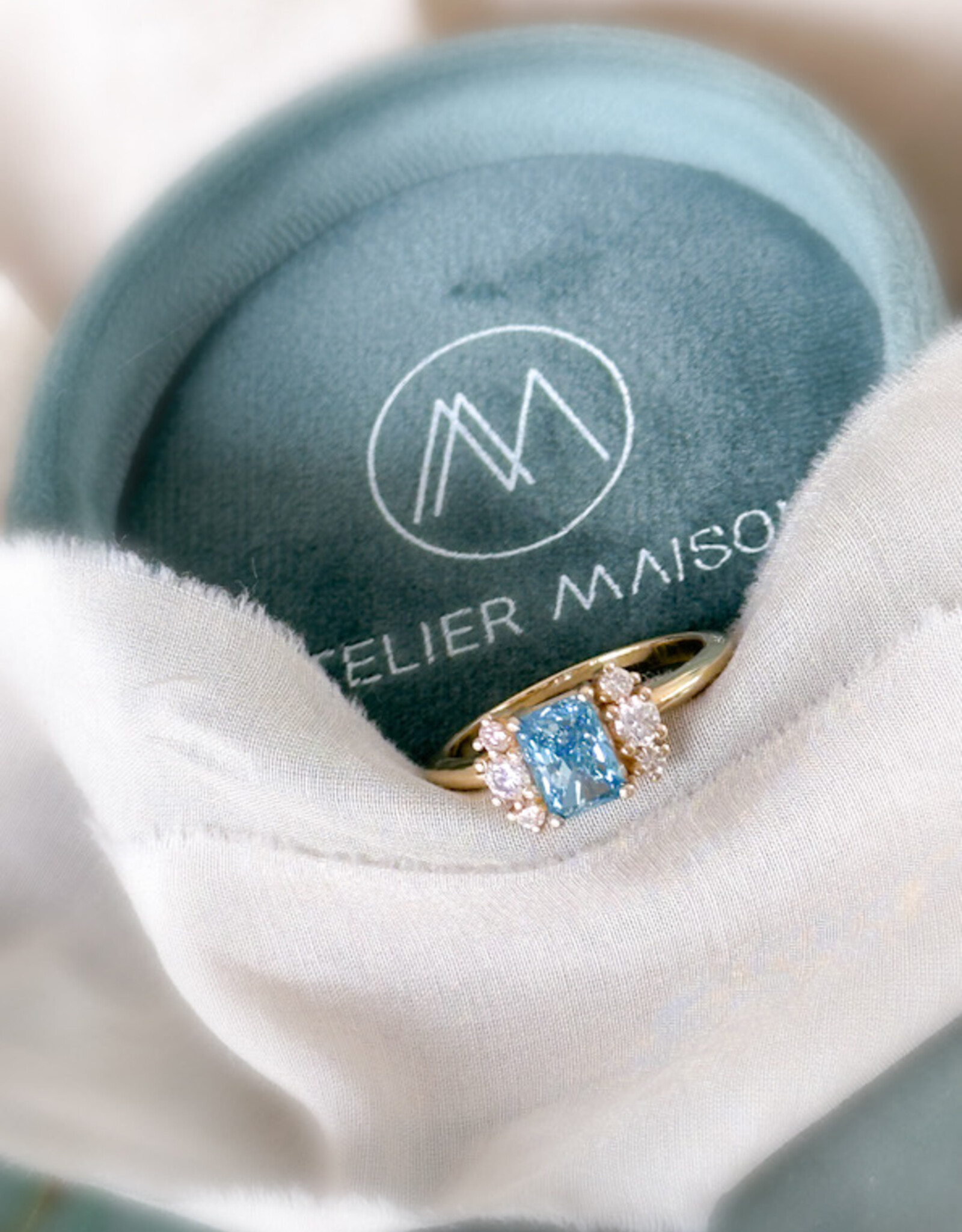 Atelier Maison Maat 56 - Happiness - Fel blauwde diamant