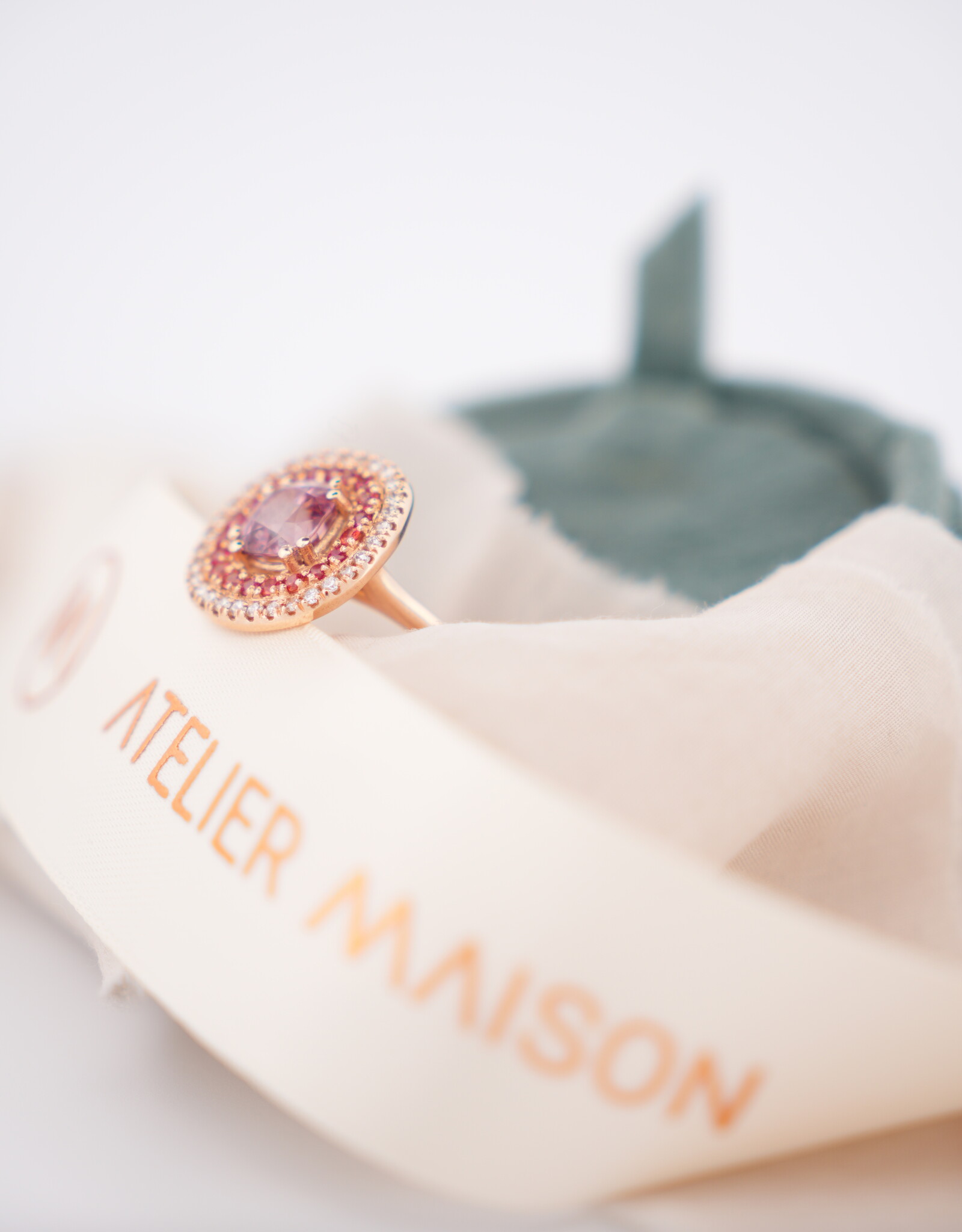 Atelier Maison Maat 51  - Uniek stuk - Spinel, saffier en diamant