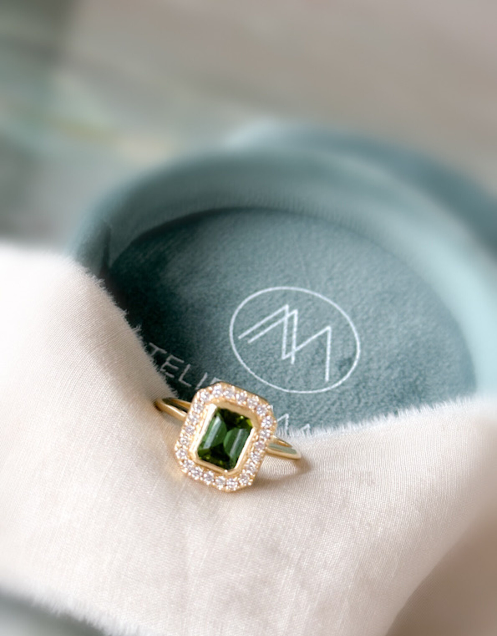 Atelier Maison Mood - asse ring  - kleursteen en diamant