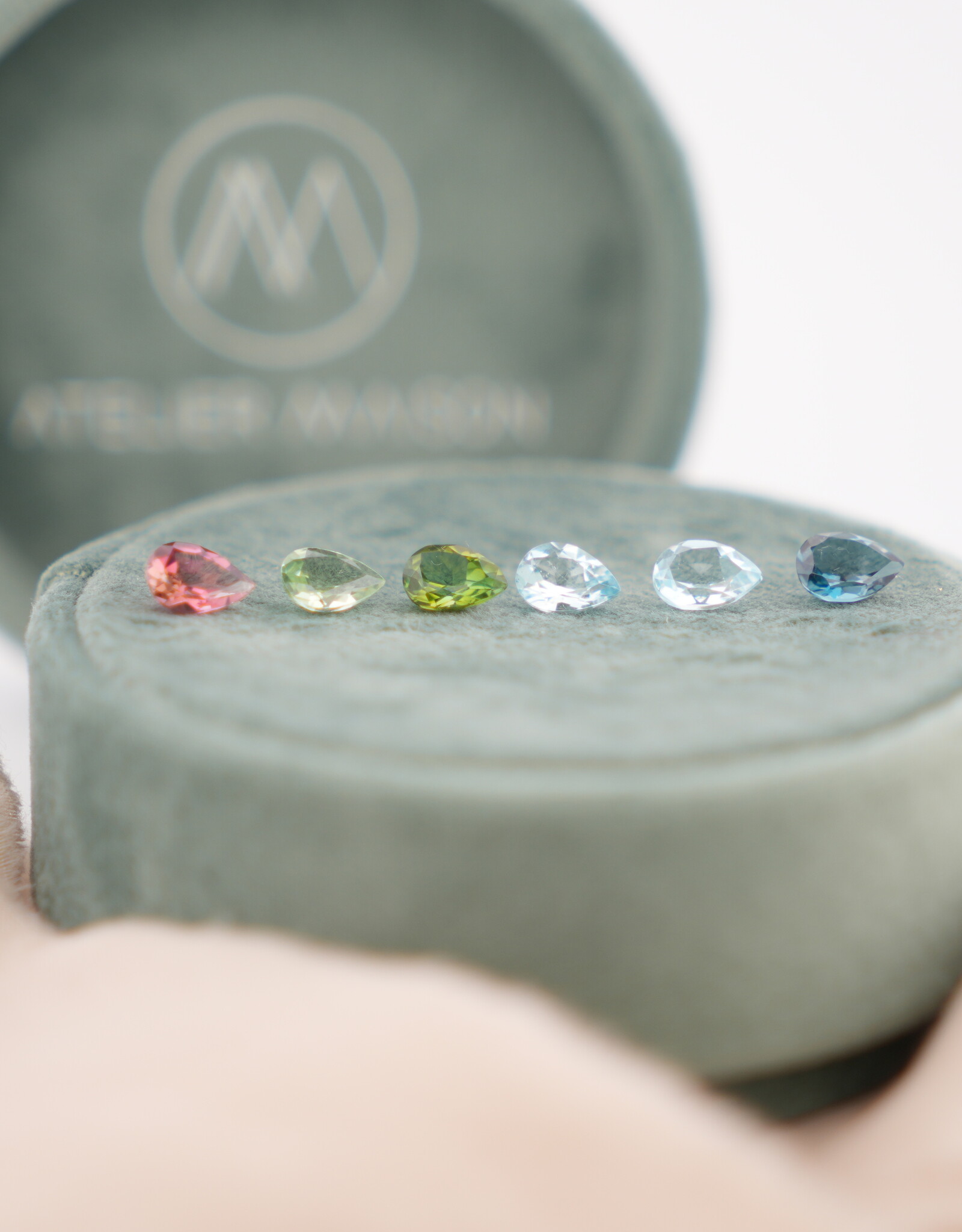 Atelier Maison The Fall - kleursteen en diamant - asse ring