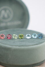 Atelier Maison The Cute One - Asse hangertje met diamant of kleursteen