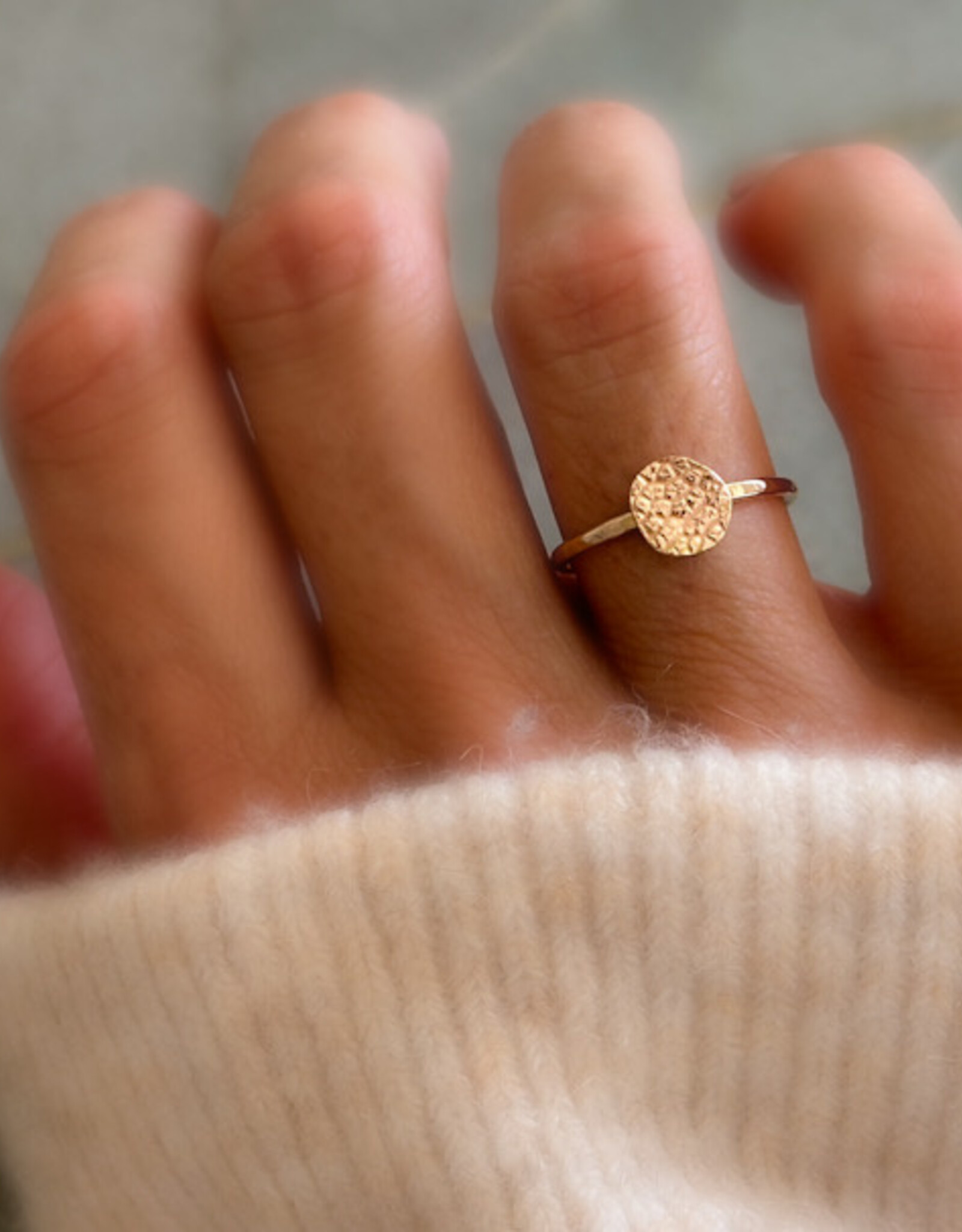 Atelier Maison The Fluffy Snuggles ring | ≠  formaten