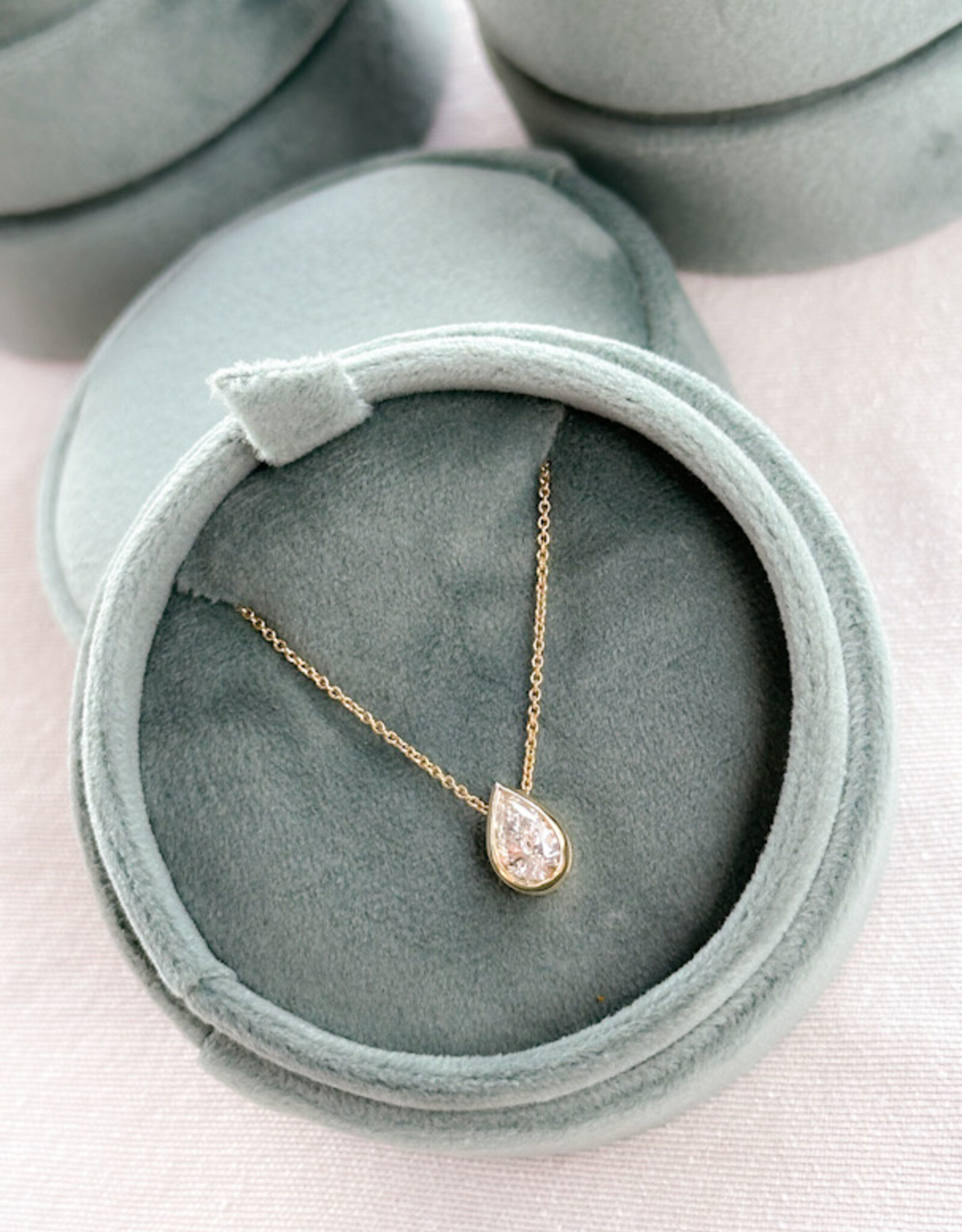 Atelier Maison The Happy Tear  hanger | ≠ formaten
