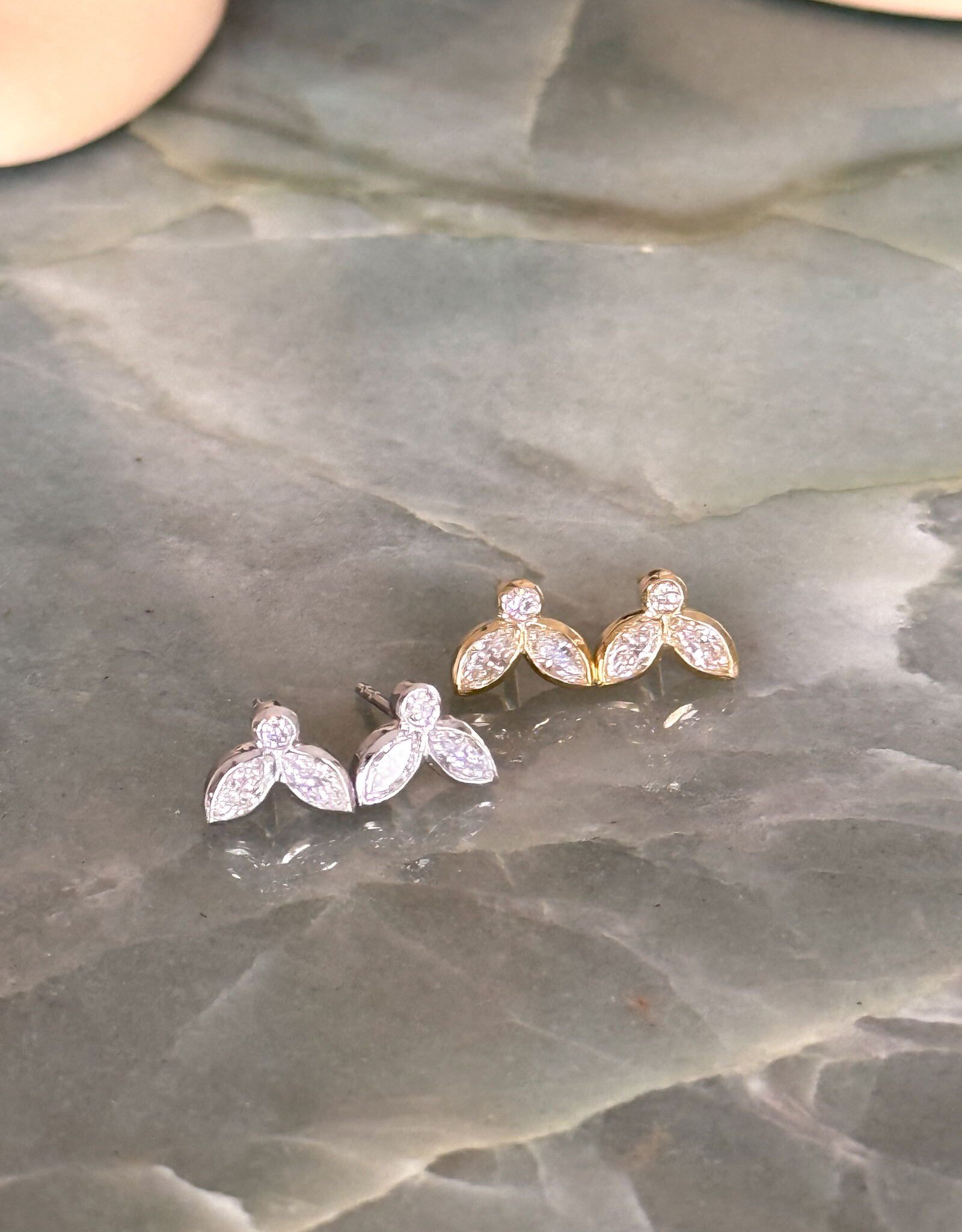 Atelier Maison In voorraad: Moonlight oorstekers | 18K wit goud