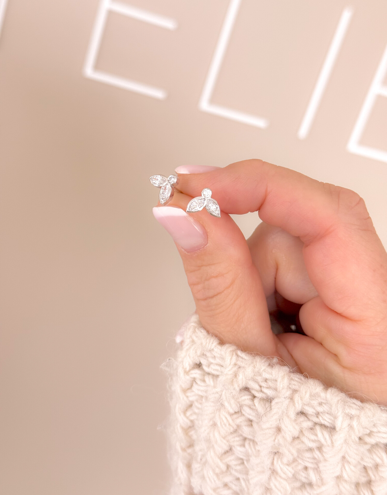 Atelier Maison In voorraad: Moonlight oorstekers | 18K wit goud