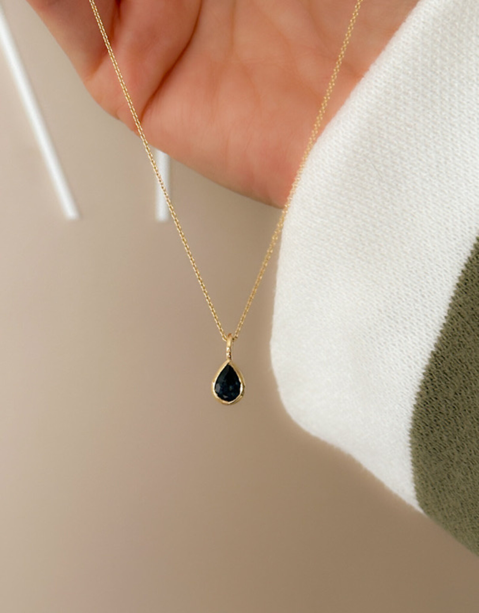 Atelier Maison The Tear halsketting met as