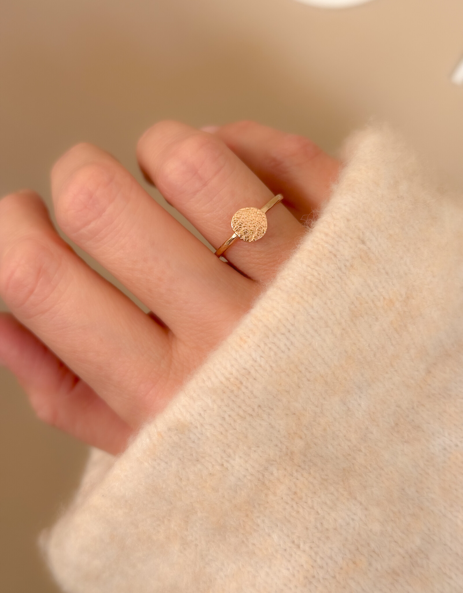 Atelier Maison The Fluffy Snuggles ring | ≠  formaten