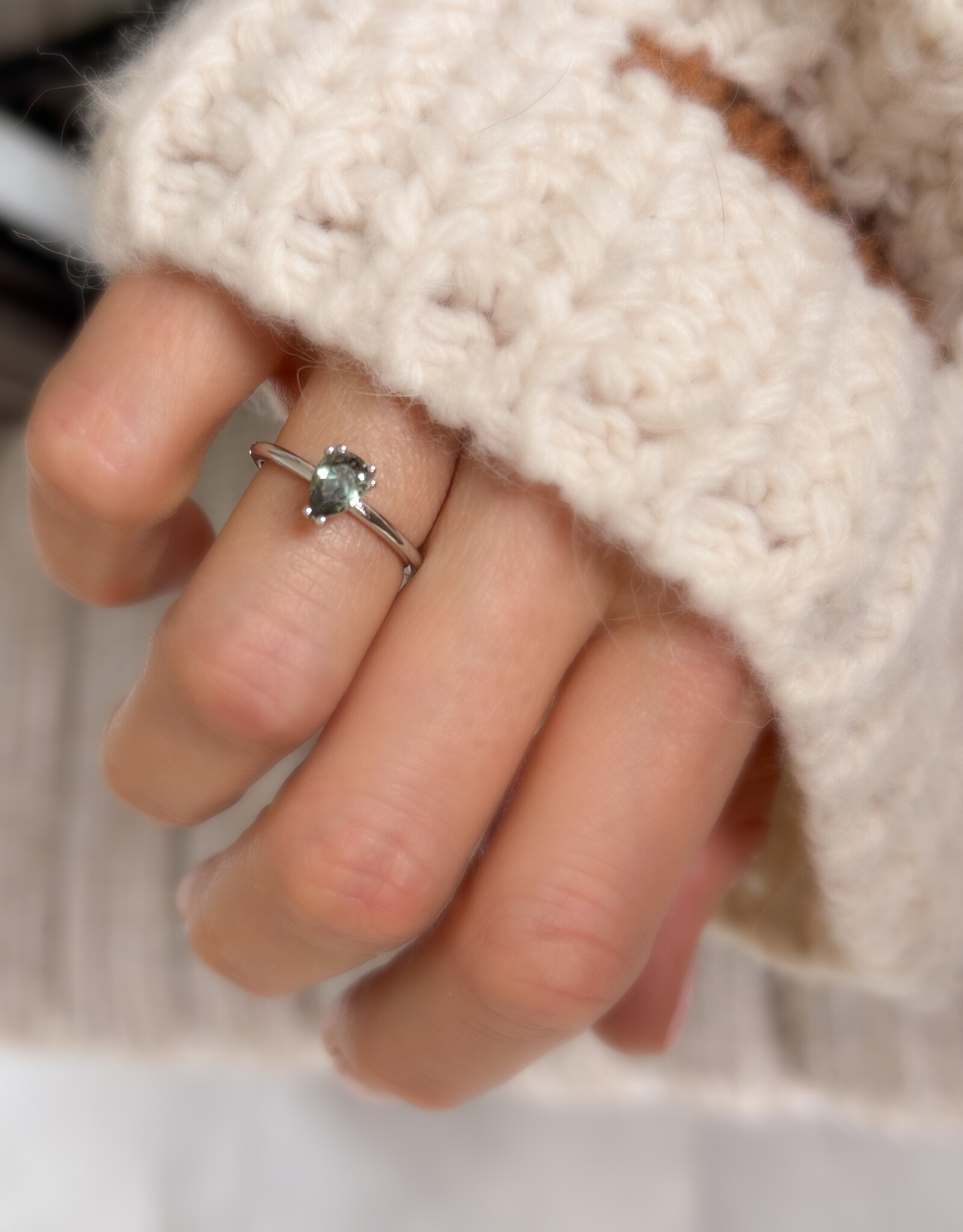 Atelier Maison The Happy Tear ring | kleursteen