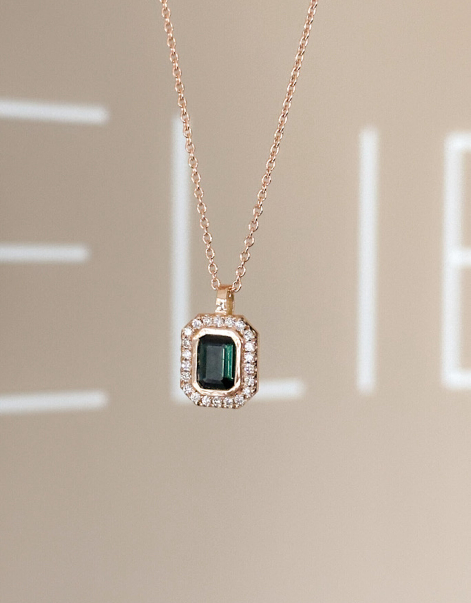 Atelier Maison The Entourage hanger met as ≠ vormen en kleuren