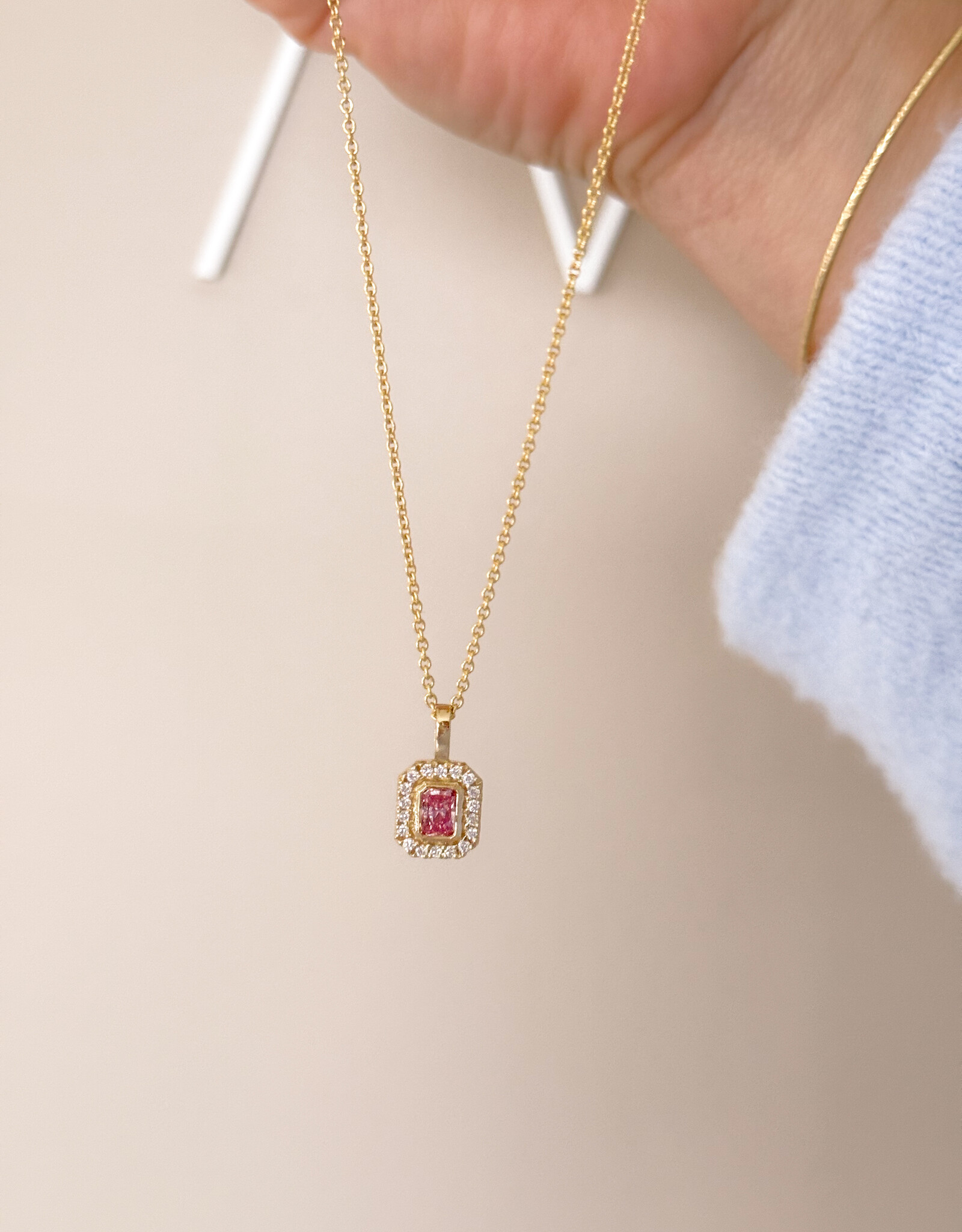 Atelier Maison The Entourage hanger met as ≠ vormen en kleuren