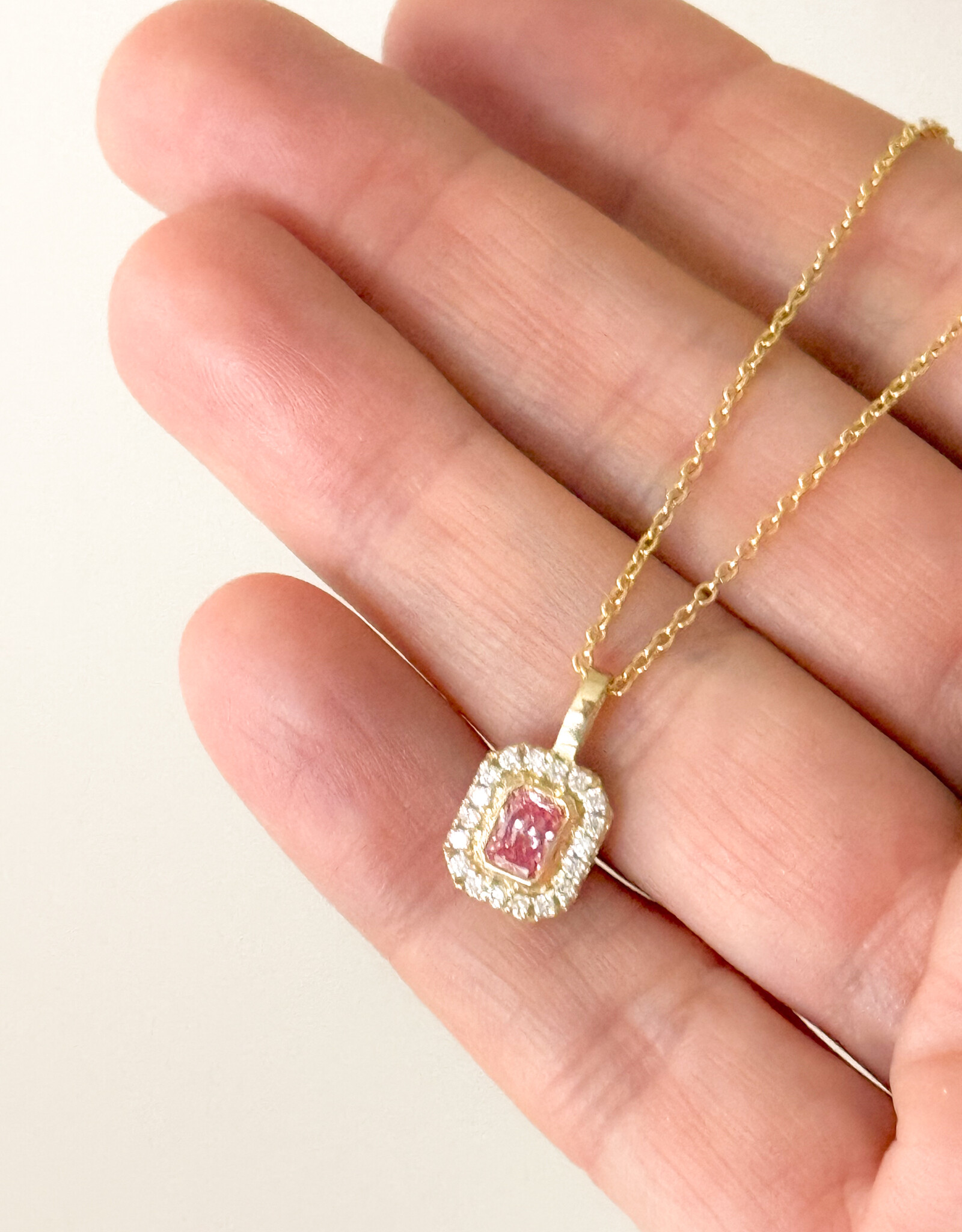 Atelier Maison The Entourage halsketting met as ≠ vormen en kleuren