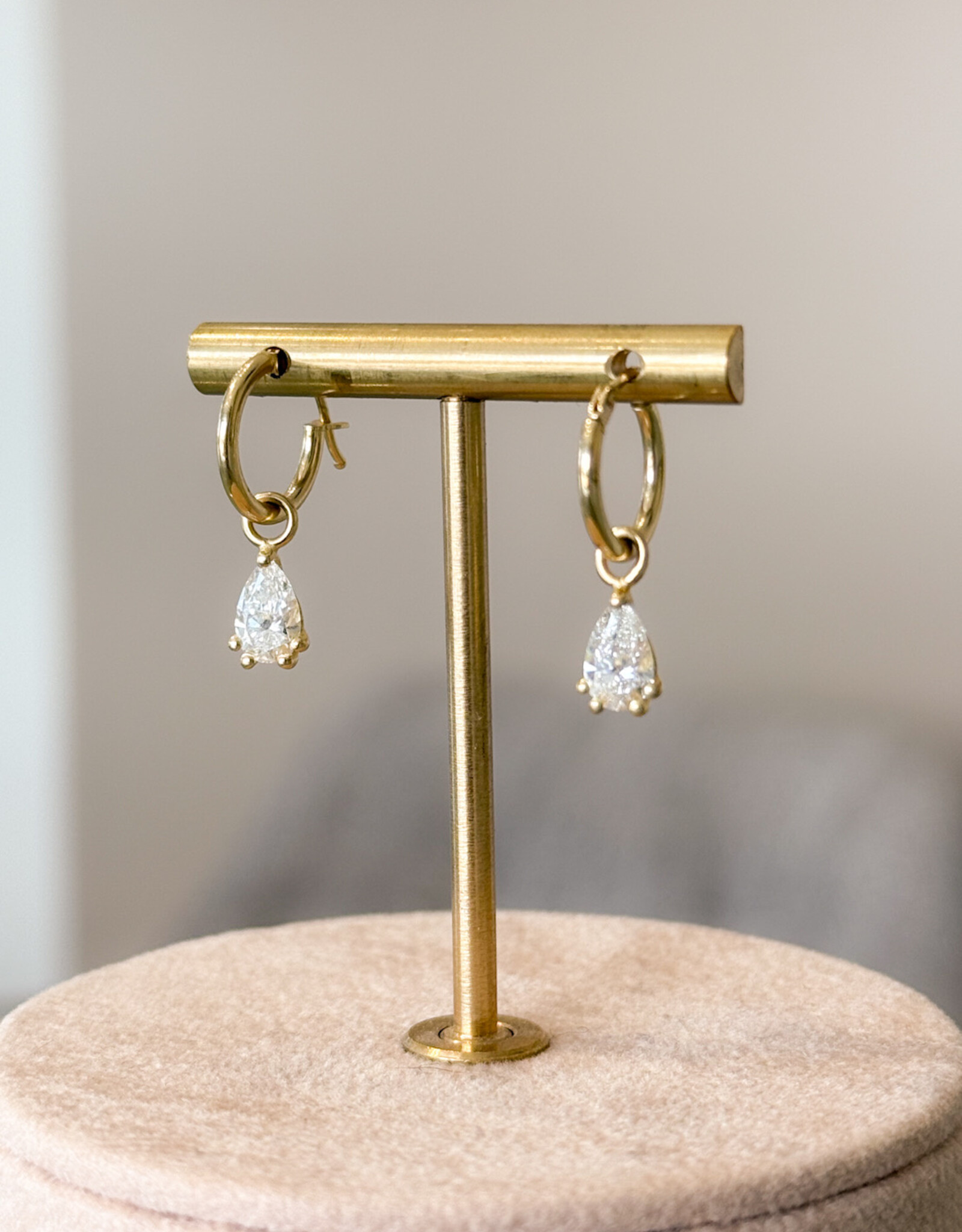 Atelier Maison The Happy Tear oorringen | 18K geel goud