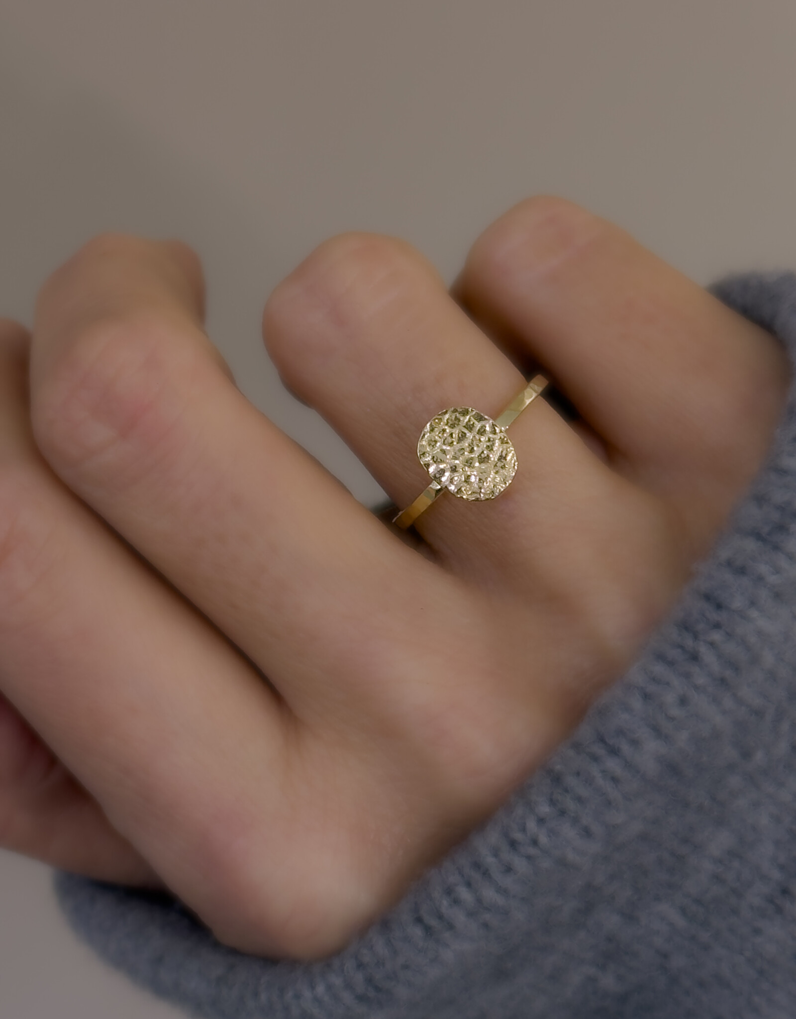 Atelier Maison The Fluffy Snuggles ring | ≠  formaten