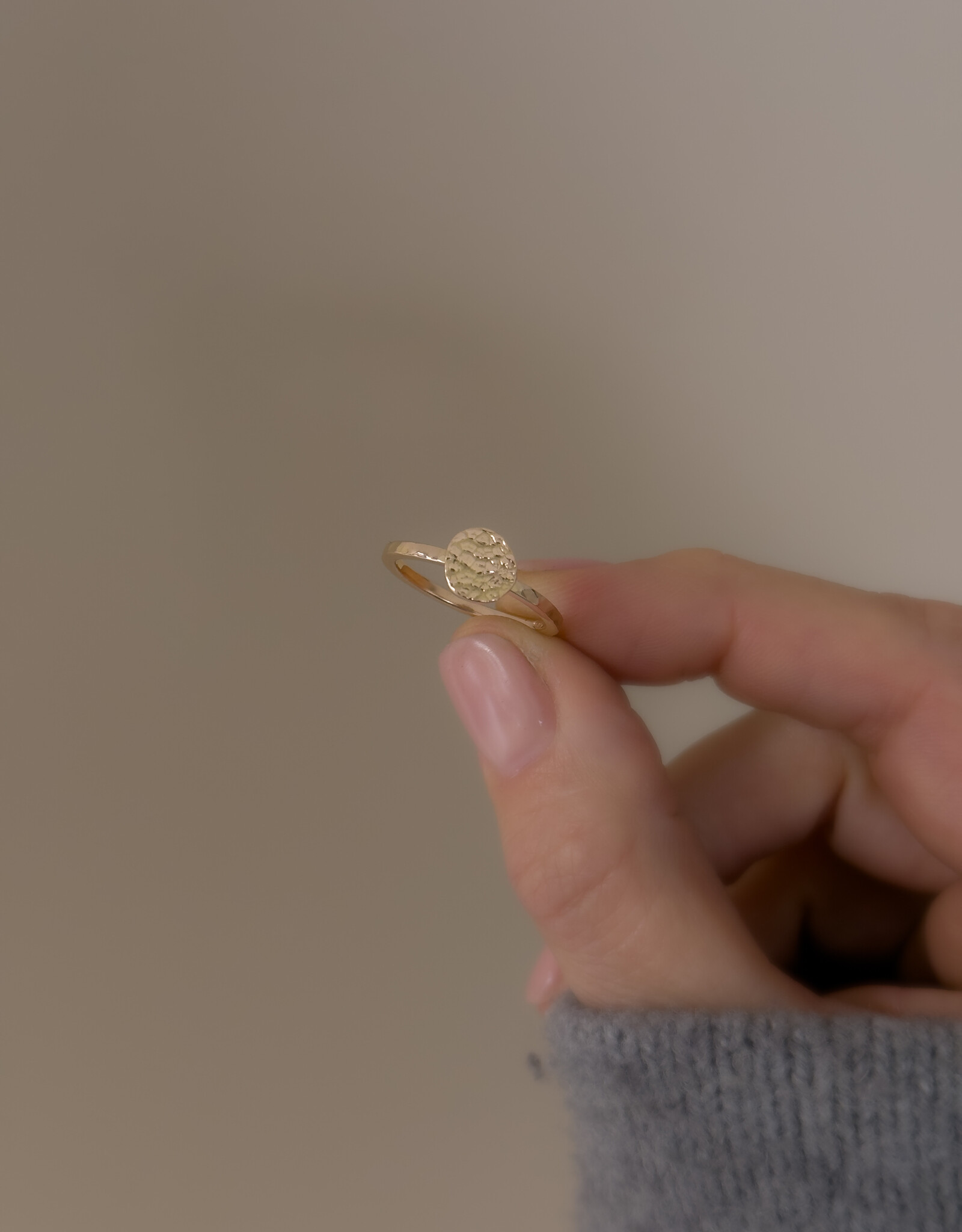 Atelier Maison The Fluffy Snuggles ring | ≠  formaten