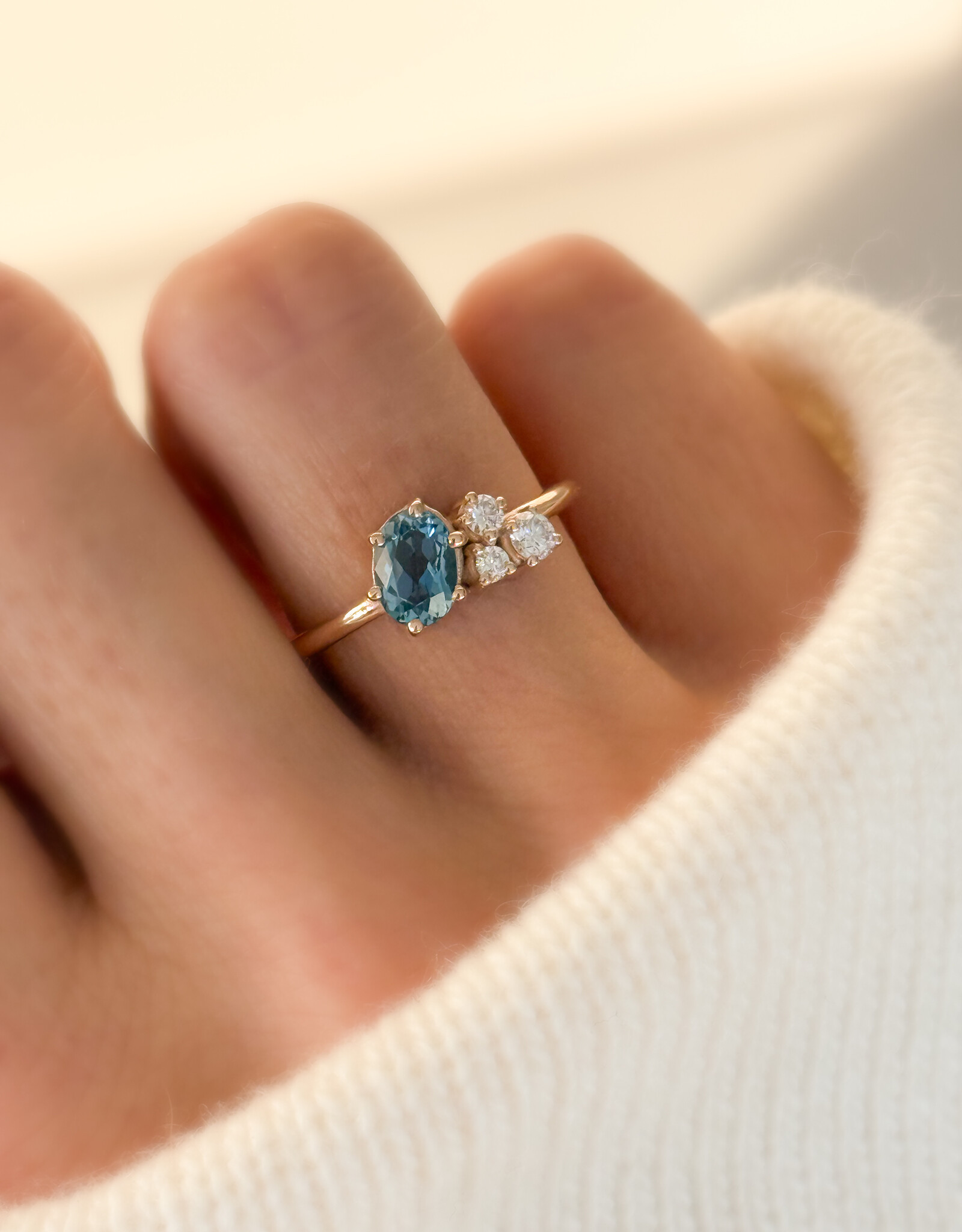 Atelier Maison Seize the day ring | kleursteen en diamanten