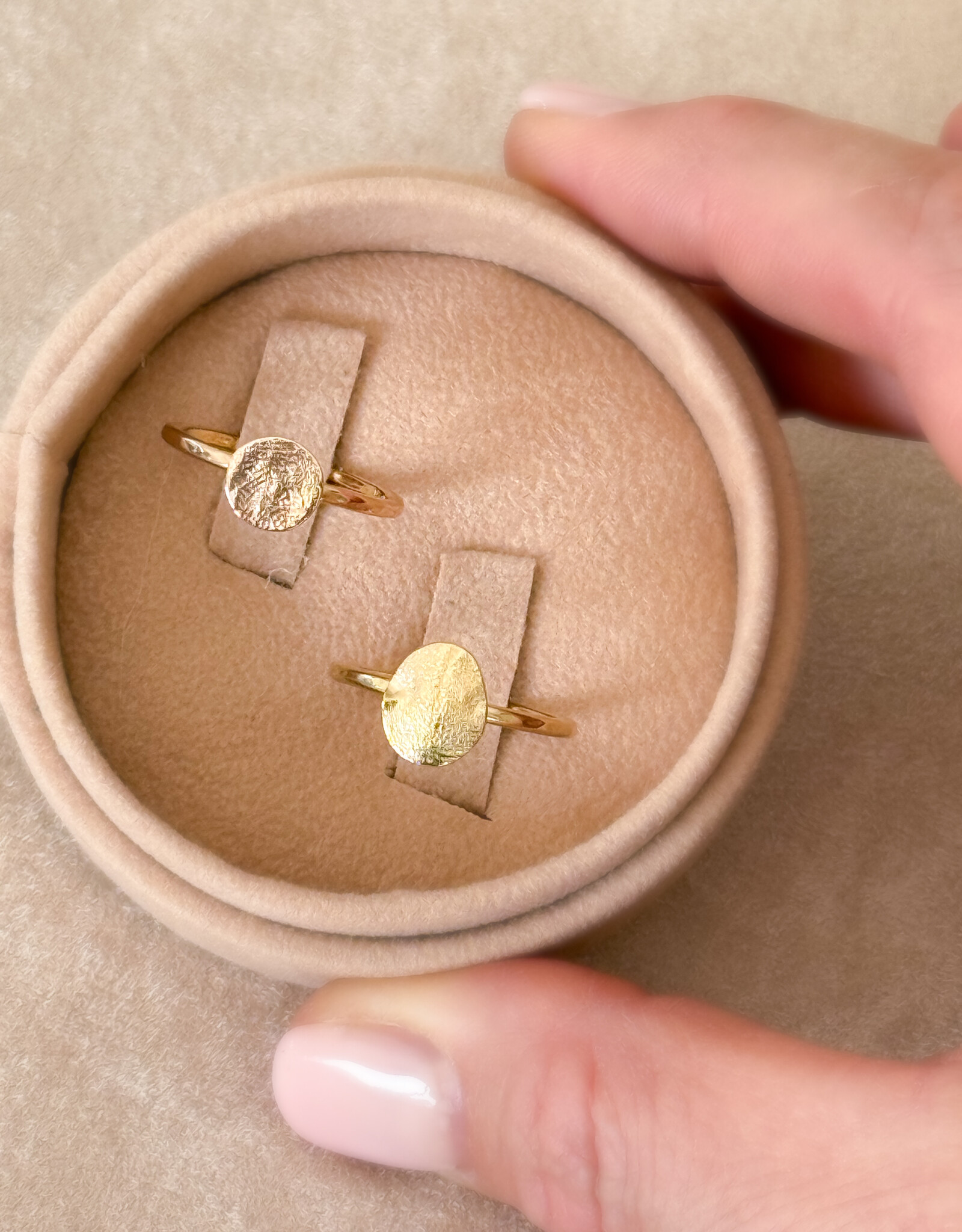 Atelier Maison The Fluffy Snuggles ring | ≠  formaten