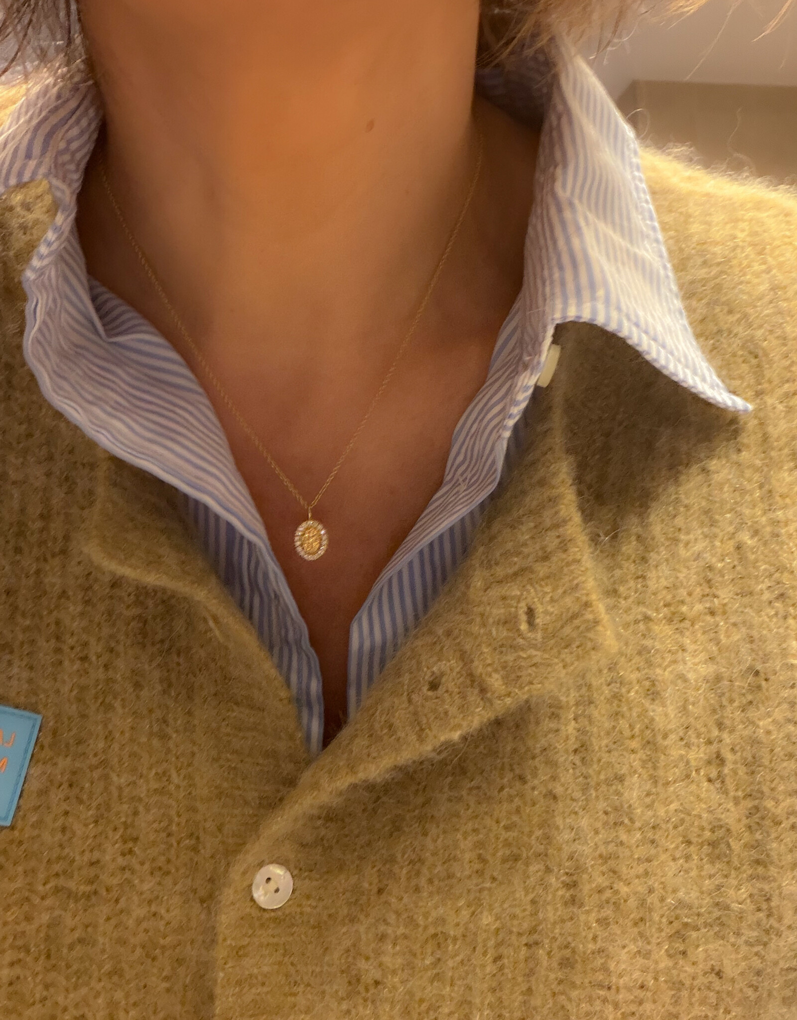 Atelier Maison A Fluffy Piece of Happiness hanger