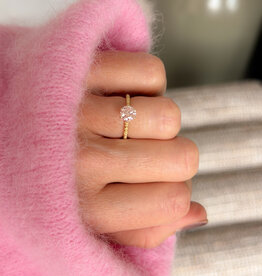 Atelier Maison The Big Promise ring | licht roze LGD 0,8ct