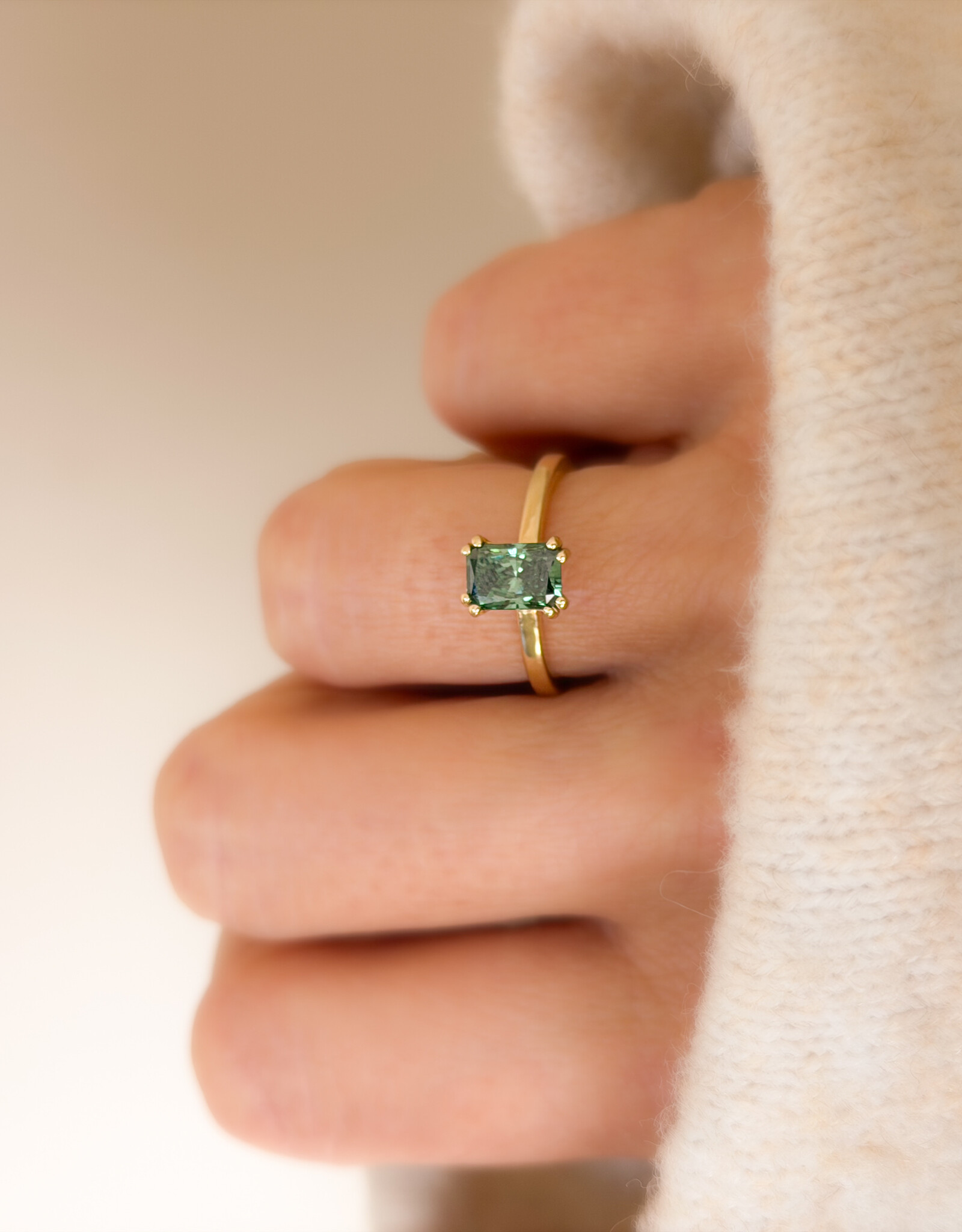 Atelier Maison Blush ring | 18K geel goud | groene LGD 1,03ct