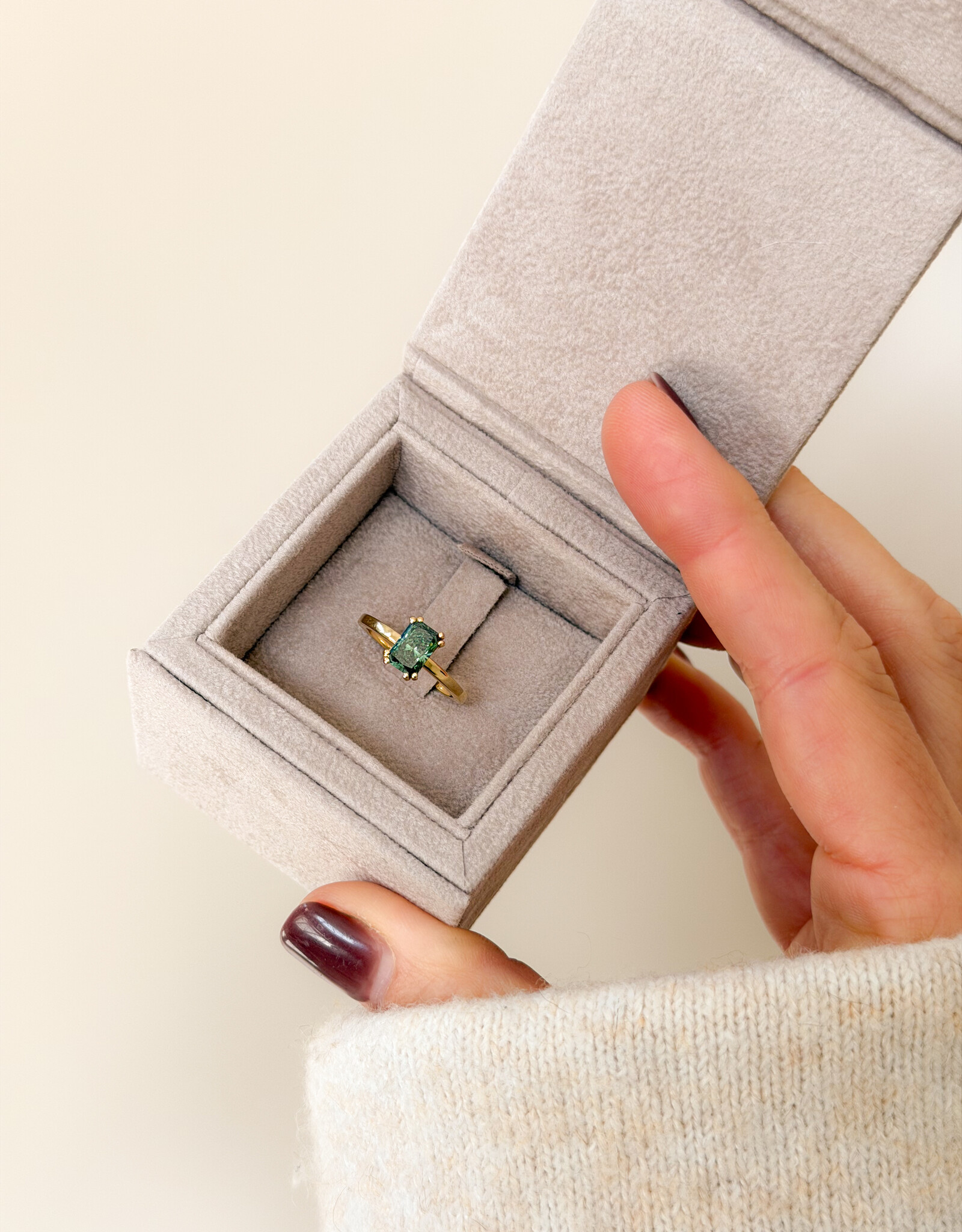 Atelier Maison Blush ring | 18K geel goud | groene LGD 1,03ct