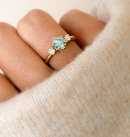 Atelier Maison Astonished ring | blauwe LGD | bredere ringband | mt52