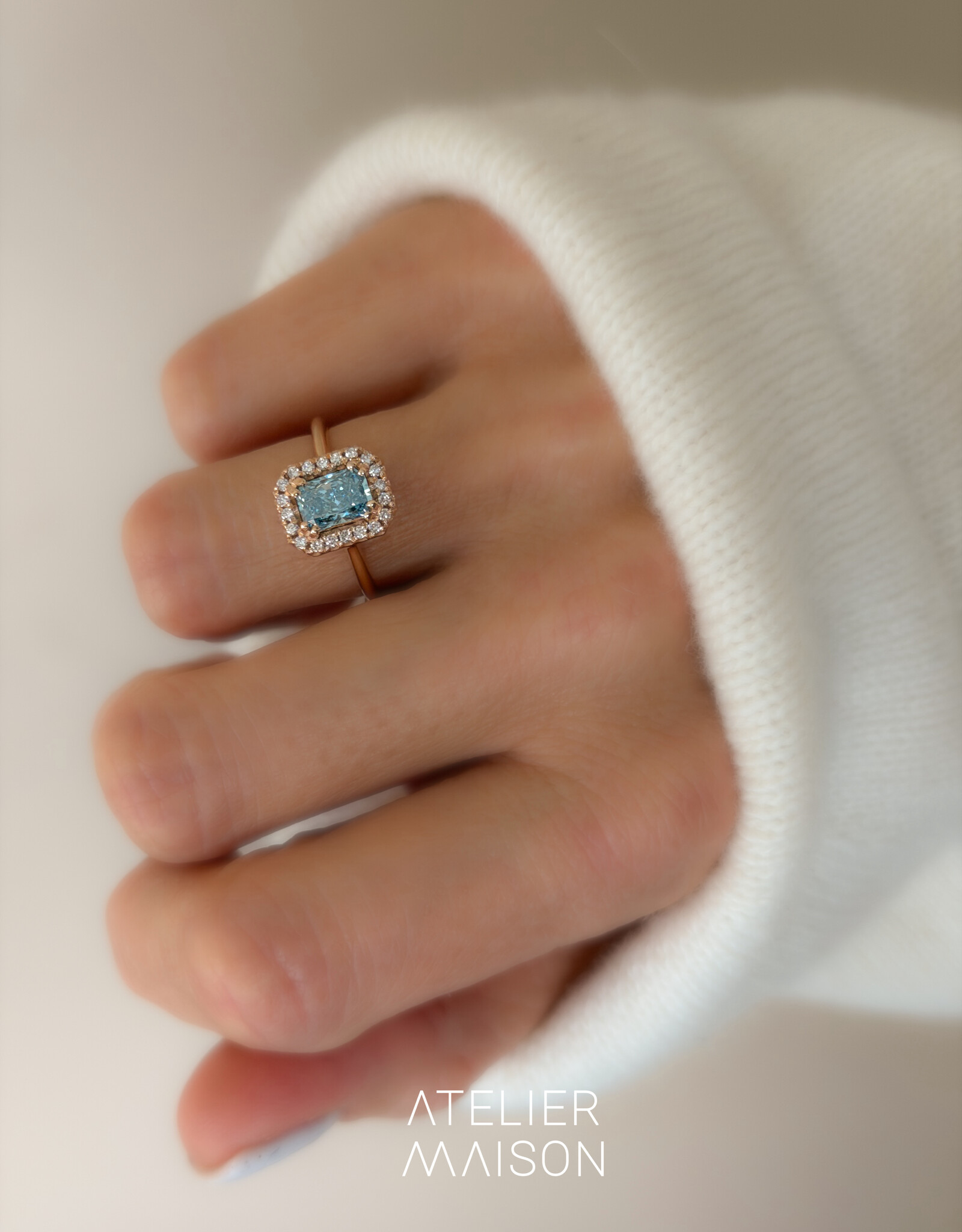 Atelier Maison Good Mood  ring met blauwe diamant