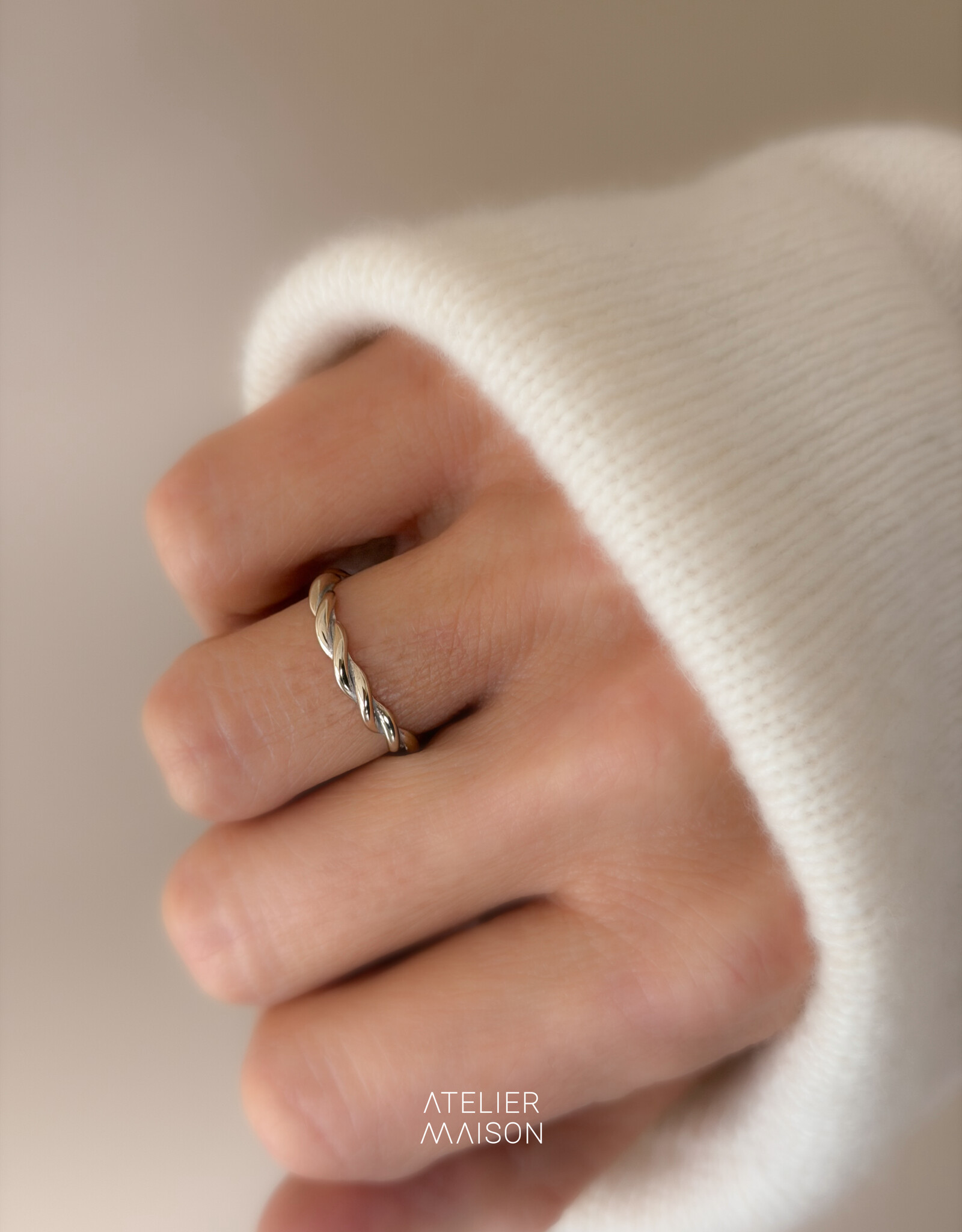 Atelier Maison The Rope ring | 18K naturel wit goud
