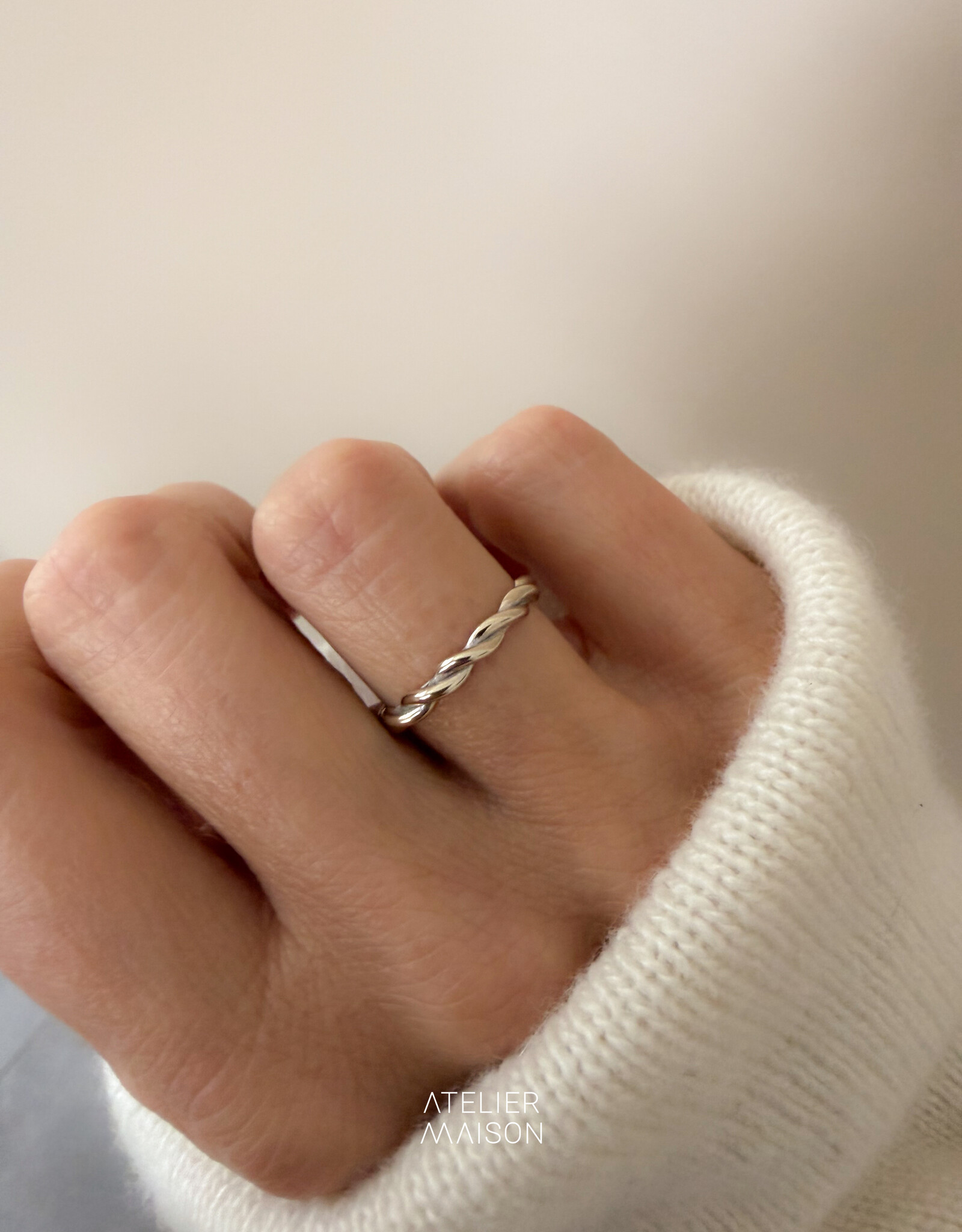 Atelier Maison The Rope ring | 18K naturel wit goud